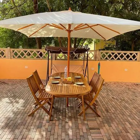Incantevole 4 Posti Letto Con Grande Spazio Esterno Con Idromassaggio Casa vacanze Valledoria (Sardinia)