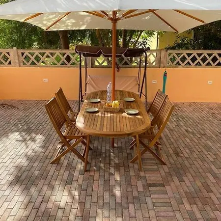 Incantevole 4 Posti Letto Con Grande Spazio Esterno Con Idromassaggio Casa vacanze Valledoria (Sardinia)