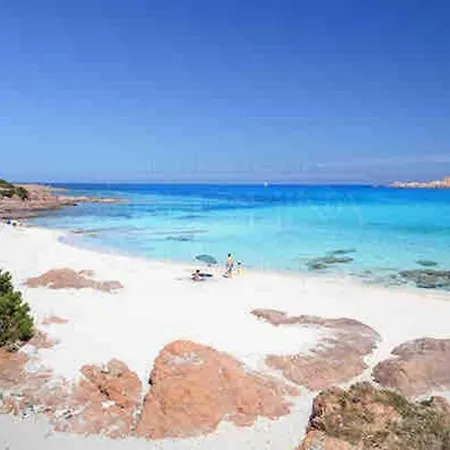Incantevole 4 Posti Letto Con Grande Spazio Esterno Con Idromassaggio Tatil Evi Valledoria (Sardinia)